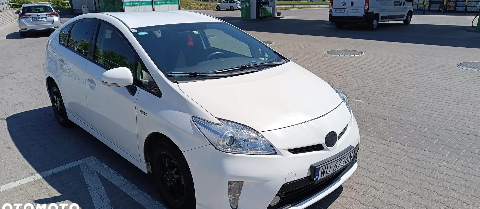 Toyota Prius cena 34990 przebieg: 434000, rok produkcji 2014 z Warszawa małe 137